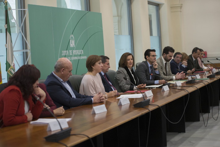 Junta, ayuntamientos y Diputación de Granada firman un acuerdo institucional por la infancia que mejorará la calidad de vida de 170.000 niños
